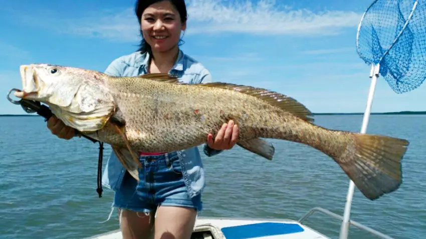 girl with jewfish